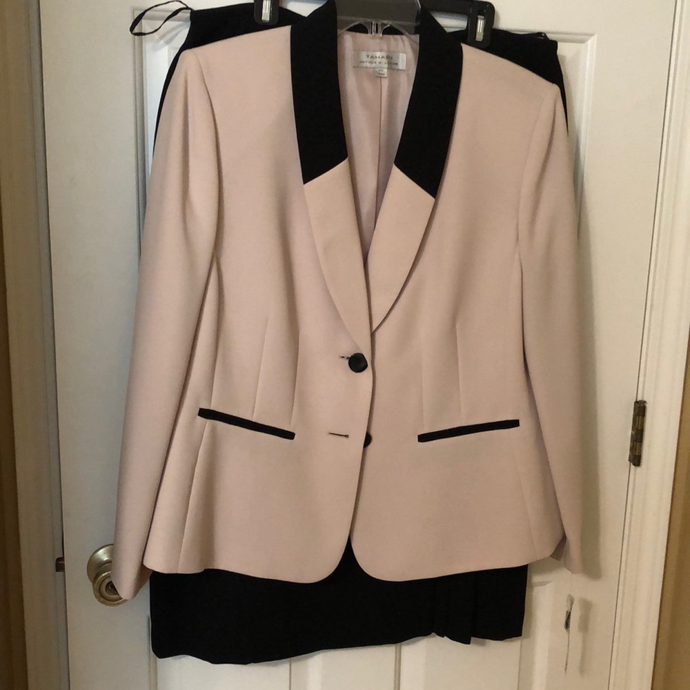 TAHARI Arthur S. Levine beige or tan/black suit, size 16W